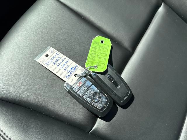 Vehicle Image 32