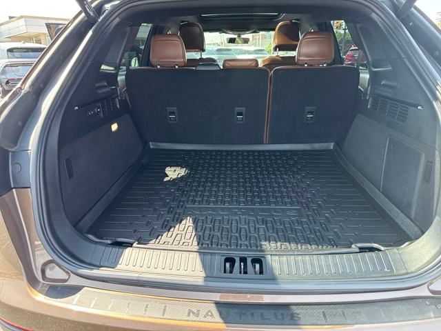 Vehicle Image 28