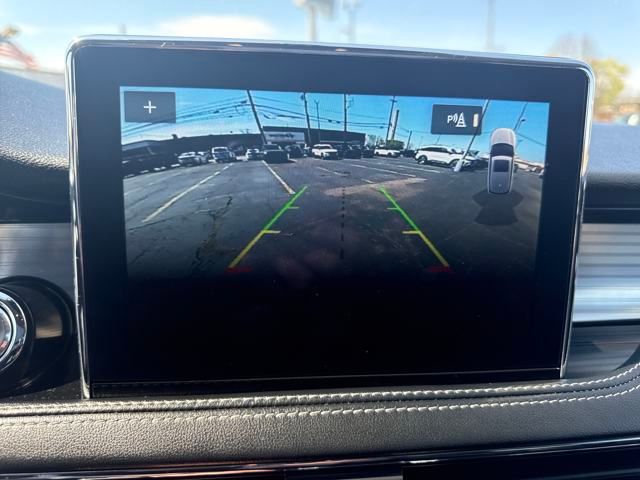 Vehicle Image 25