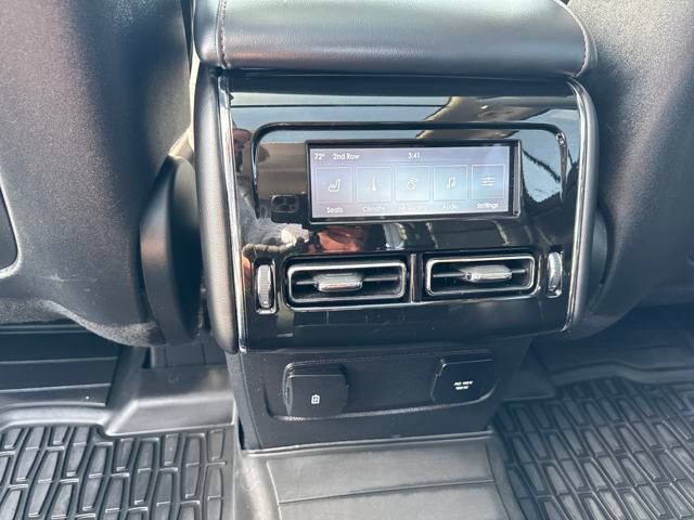 Vehicle Image 32