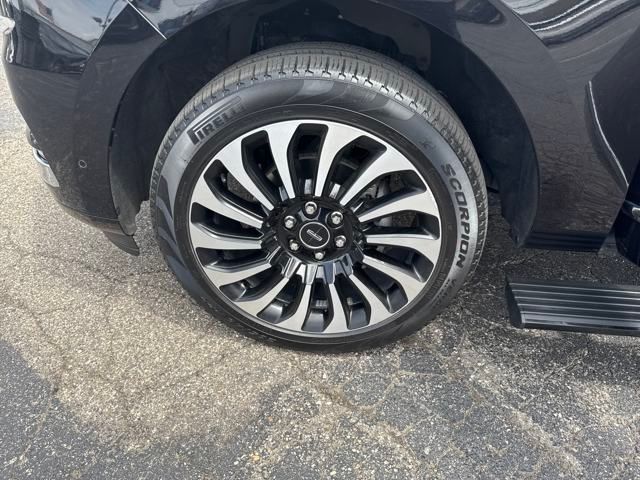 Vehicle Image 40