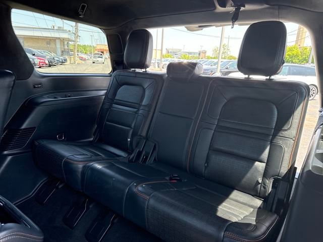 Vehicle Image 32