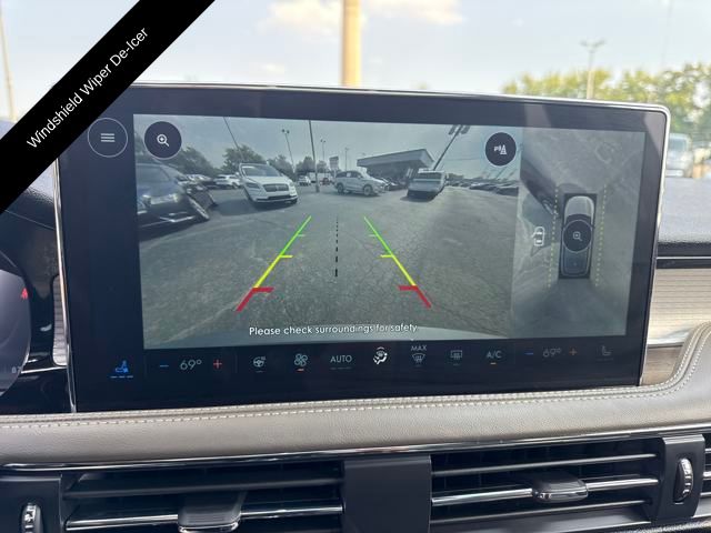 Vehicle Image 25