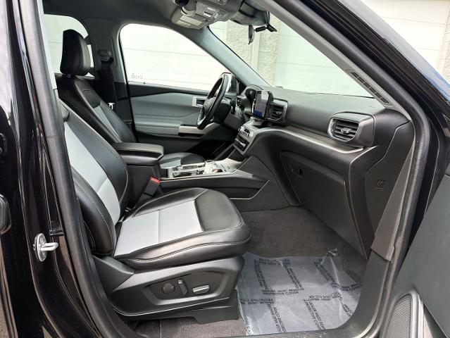 Certified Used 2022 Black Metallic Ford  image 21