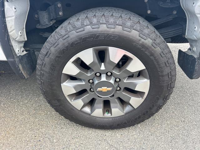 Used 2025 Summit White Chevrolet  image 22