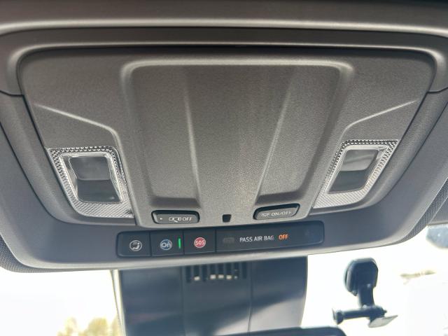 Used 2025 Summit White Chevrolet  image 25