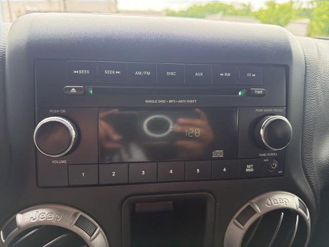 Used 2016 Granite Crystal Clearcoat Metallic Jeep  image 20