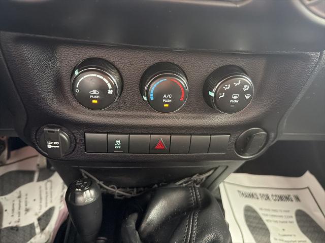 Used 2016 Granite Crystal Clearcoat Metallic Jeep  image 21