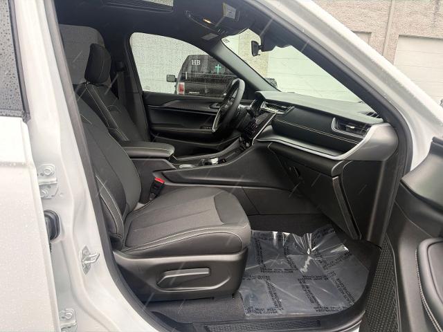 Used 2025 Bright White Clearcoat Jeep  image 27