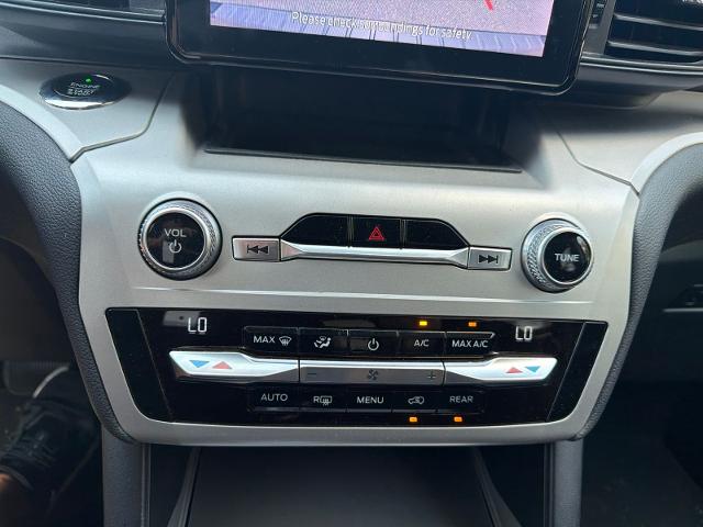 Used 2020 Black Metallic Ford  image 11