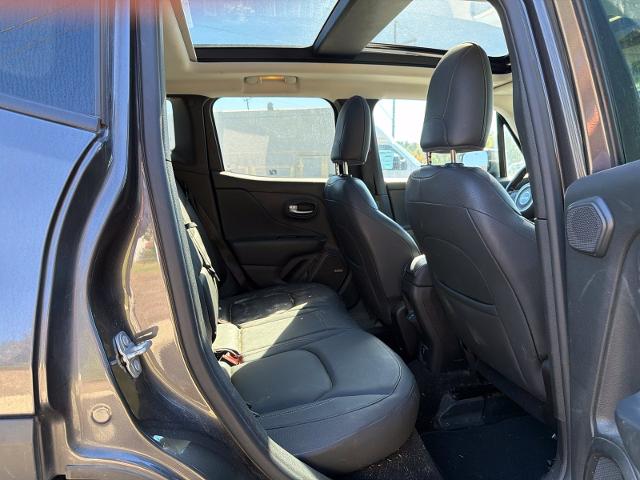 Used 2021 Crystal Metallic Jeep  image 29