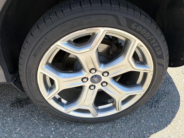 Used 2017 White Platinum Clearcoat Metallic Ford  image 26