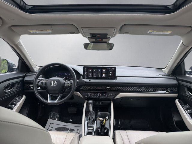 Used 2023 Urban Gray Pearl Honda  image 3
