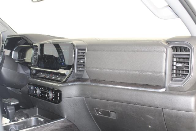 Used 2023 Summit White Chevrolet  image 18
