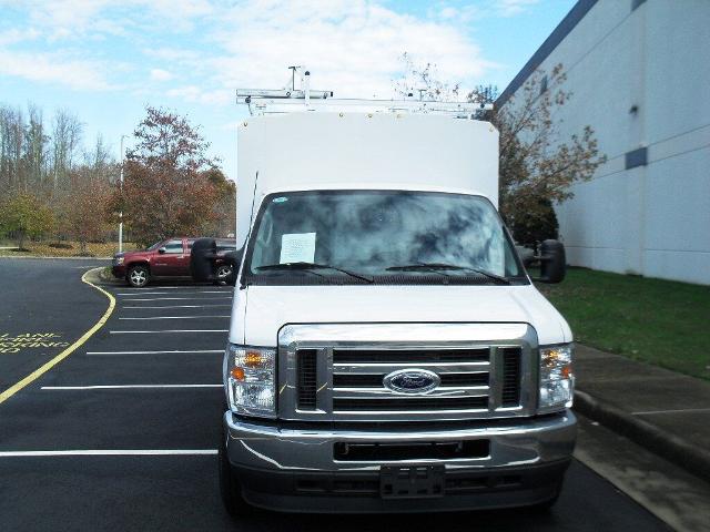 New 2025 Oxford White Ford Base image 15