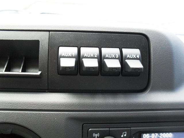 New 2025 Oxford White Ford Base image 24