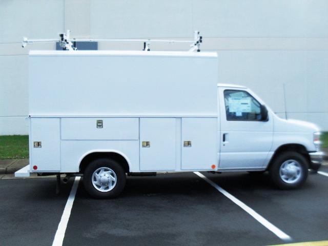 New 2025 Oxford White Ford Base image 16