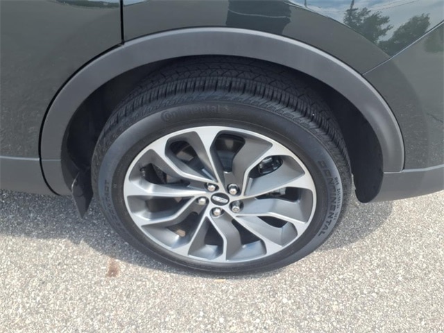 Vehicle Image 9