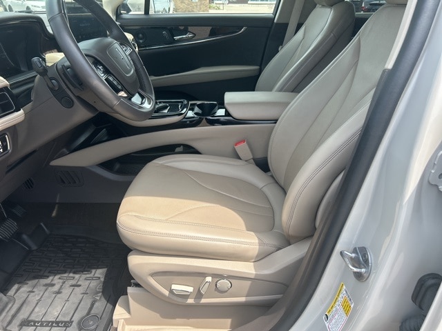 Vehicle Image 11