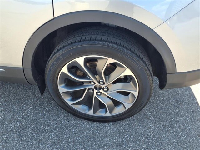 Vehicle Image 9