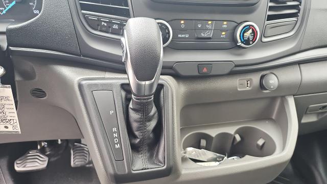 New 2025 Oxford White Ford LR AWD image 27